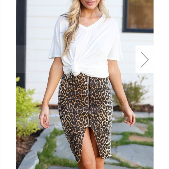 NWOT Cheetah skirt - Picture 3 of 4